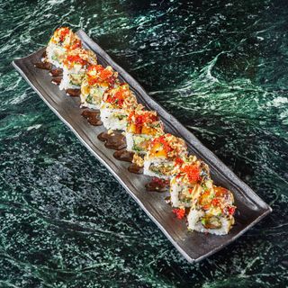 Uramaki De Anguila Japonesa Con Salmón (8 Uds.)