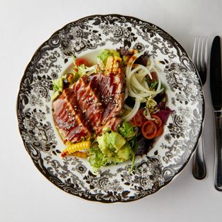 Ensalada tataki de atún