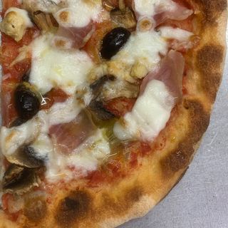Pizza capricciosa rossa