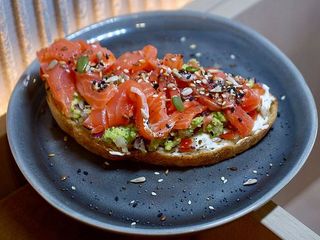 Авокадо тост з лососем (190g)