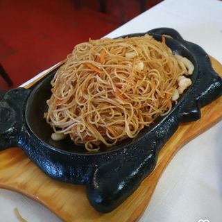 24c. Spaghetti con misto mare 