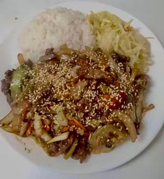 Wieprzowina smażona z sezamem