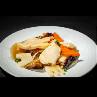 276 Pollo con funghi e bambù