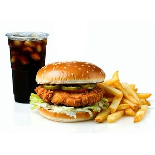 Menú Hamburguesa De Pollo Con Refresco Y Patatas