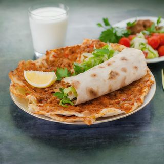 Lahmacun con atún + patatas + bebida