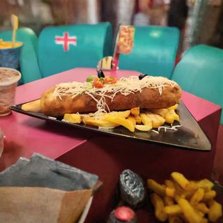 Pohovana pizza palačinka+Coca-cola 33ml + pomfrit