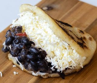 Arepa Dominó (1 Ud.)
