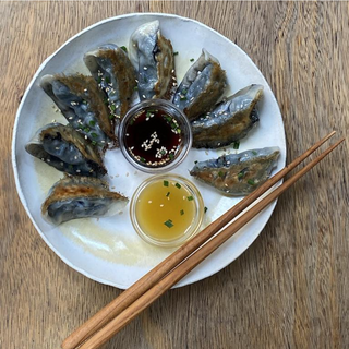 Gyozas Caseras De Chipirones En Su Tinta