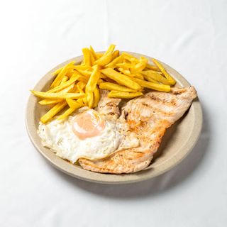 Bife de peru grelhado com ovo