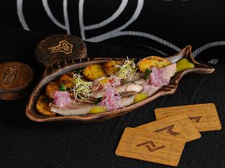 Оселедець з запеченою картоплею та маринованою цибулею (220g)