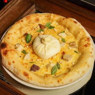 Піца Карпатська з бурратою