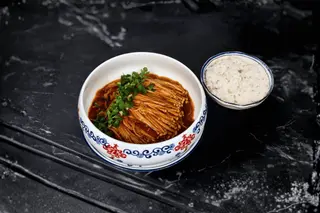 Bol picant cu ciuperci Enoki cu Kimchi