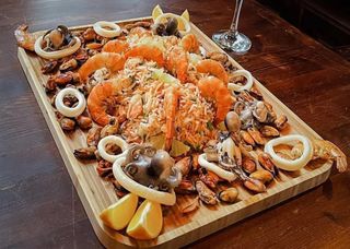 ცხელი ზღვის პროდუქტების დაფა