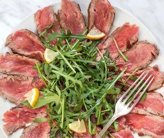 TAGLIATA DI FILETTO CON RUCOLA