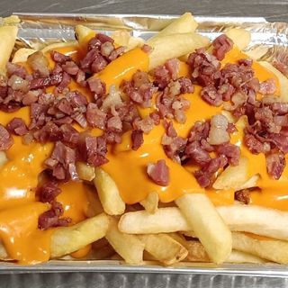 Tarrina de Patatas Fritas Con Queso Cheddar Y Bacon 