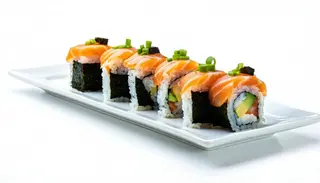U32. Uramaki sake venere