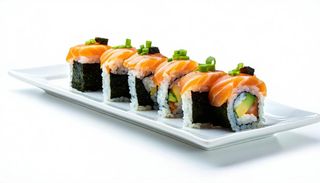 U32. Uramaki sake venere