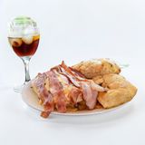 Dimljena ćuretina sa sirom i slaninom