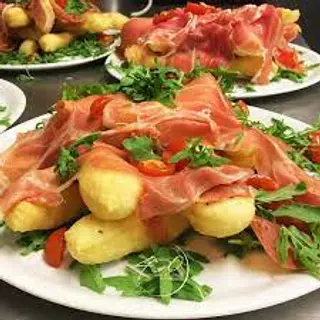 Chiacchiere crudo e bufala 