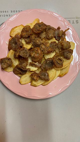 Ración De Madejas Con Patatas Panaderas