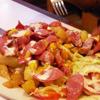 SALCHIPAPAS GRATINADO