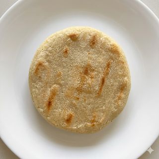 Arepa fritas 4uds acompañada de queso rallado  y mantequilla