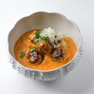 Polpette (chifteluțe) din vită cu piure de cartofi, roșii pelate (400 g)