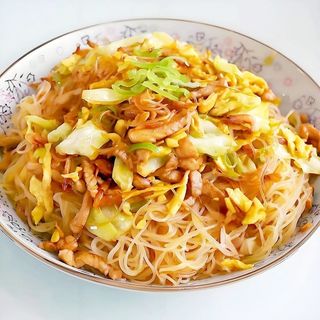 K2. Noodles cu porc 猪肉粉干