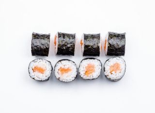 Хосомаки с пушена сьомга (90г)