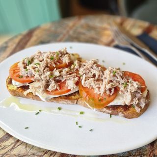 Tosta de deshilado de carne de cerdo