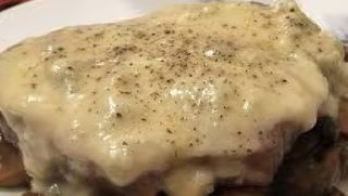 Filetto di manzo al gorgonzola dolce e nocciole tritate