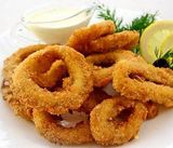 Inele de calamari prăjiţi