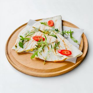 Тортилья з асорті сирів та зелені (180г)