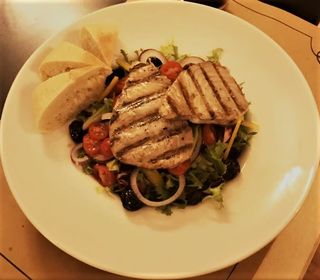 Salata cu Ton Rosu la grill