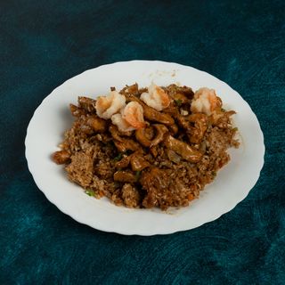 Pržene noodle sa škampima i piletinom