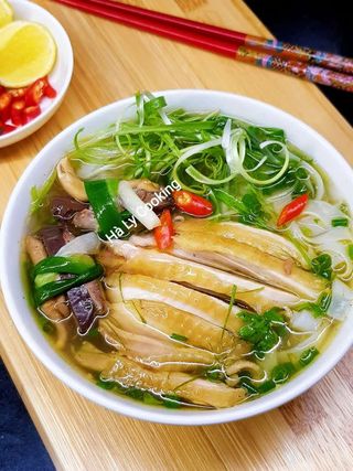 Sałaty i buliony kurczak (bun Ga )