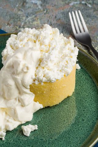 Mamaliga cu branza si smantana