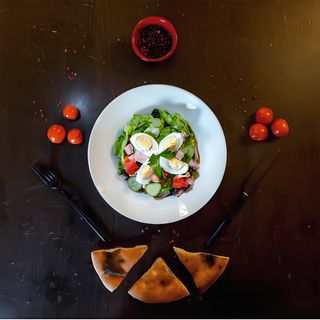 Salata bulgareasca si lipie