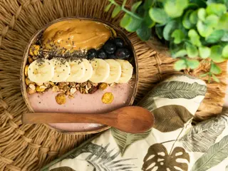 Whey protein i crveno voće granola obrok