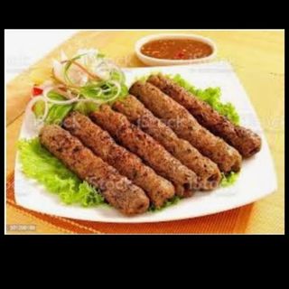 Plato sekh kebab 3 un +ensalada +patatas 