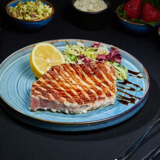 Steak de ton la grătar