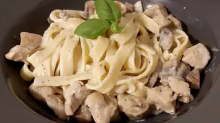 Паста с пилешко филе и гъби (350гр)