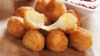 Crocchette di patate con quattro formaggi mozzarella
