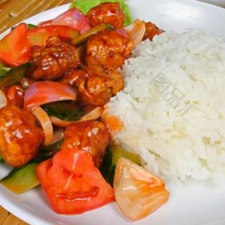 Bol de arroz con pollo agridulce 