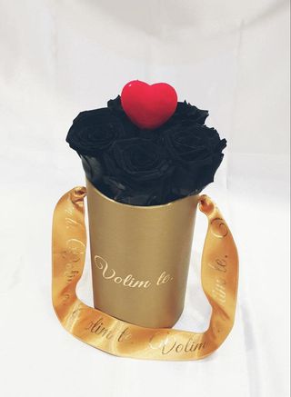 Crne dugotrajne ruže fb