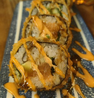 Roll frito de salmón (10 uds.)
