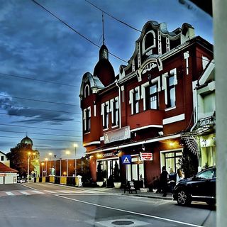 PULPE DE PUI DEZOSATE ,cartofi pai, sos de usturoi