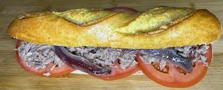 Bocadillo 25 (Cantábrico) + patatas fritas 