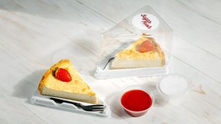 კლასიკური ჩიზქეიქი კენკრის ტოპინგით