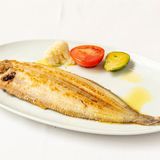 Lenguado de estero asado con su piel. 